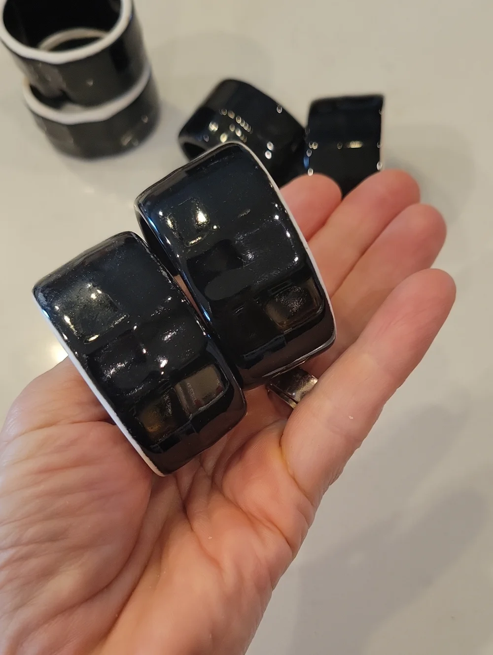 Pier 1 Imports Like New Black Ceramic Napkin Rings